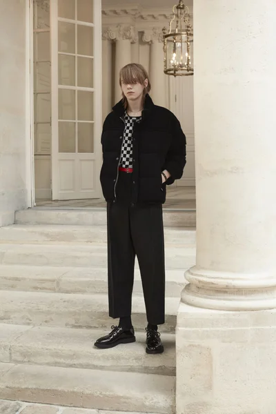 Look 16